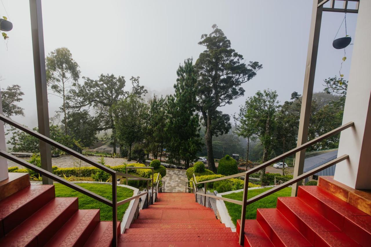 Misty Courtyard Resort Chinnakanal Bagian luar foto