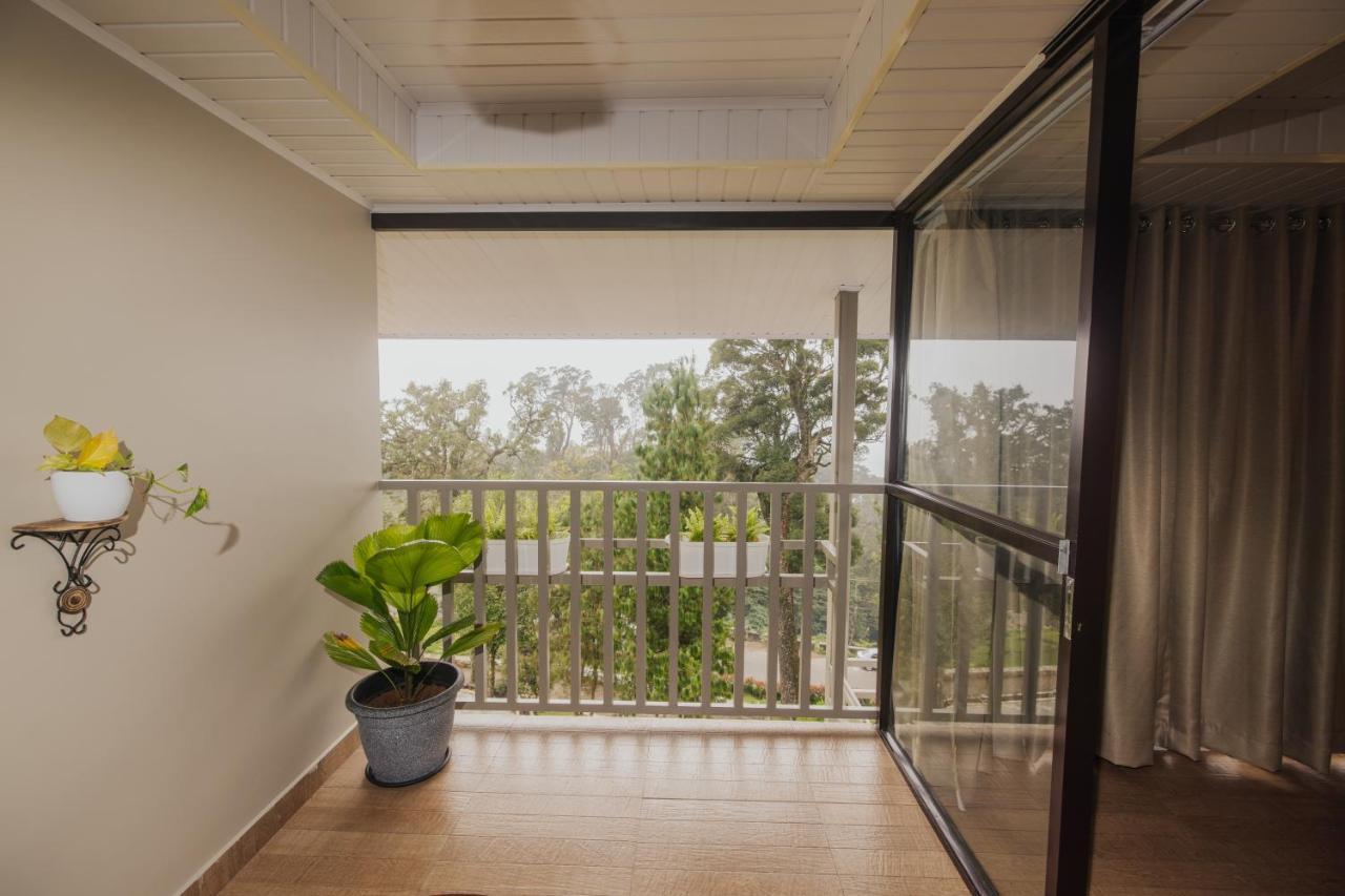 Misty Courtyard Resort Chinnakanal Bagian luar foto
