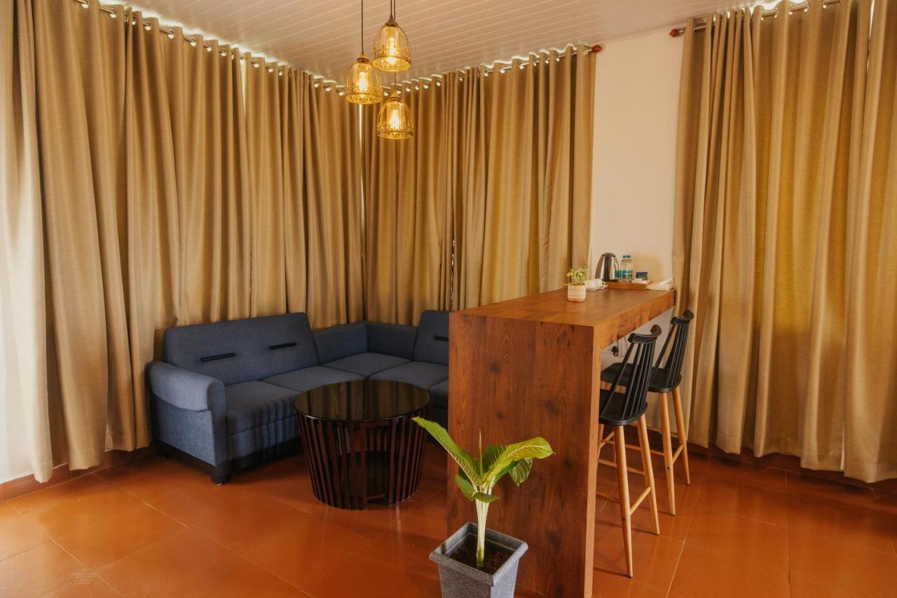 Misty Courtyard Resort Chinnakanal Bagian luar foto