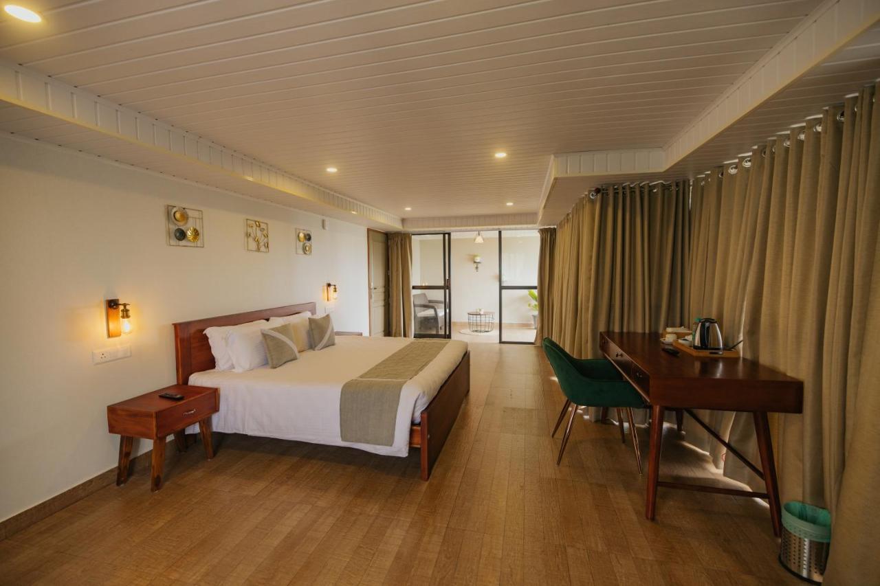 Misty Courtyard Resort Chinnakanal Bagian luar foto