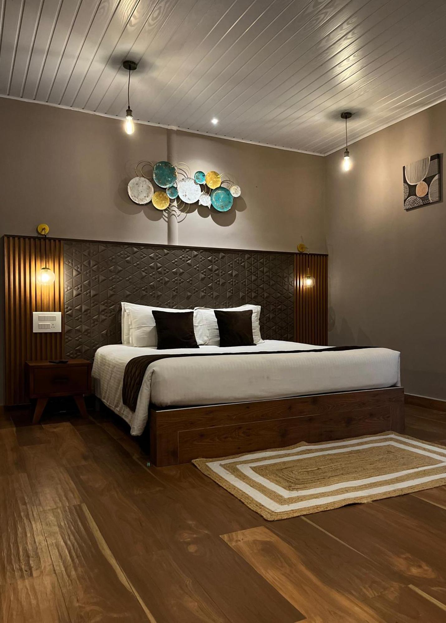 Misty Courtyard Resort Chinnakanal Bagian luar foto
