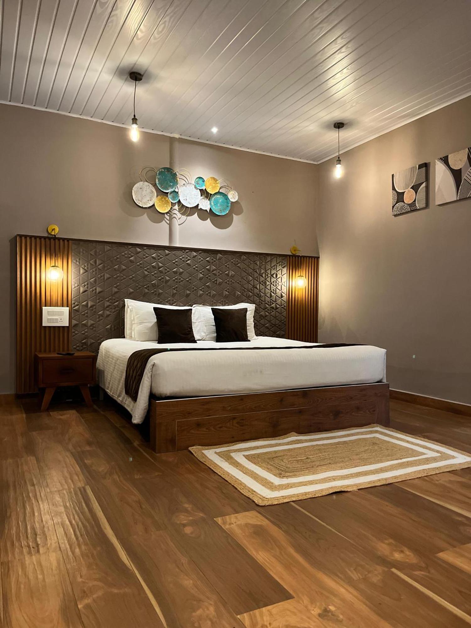 Misty Courtyard Resort Chinnakanal Bagian luar foto